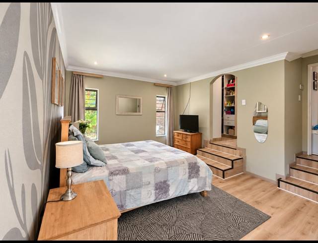 4 BEDROOM FREEHOLD TO LET IN RANDPARK RIDGE